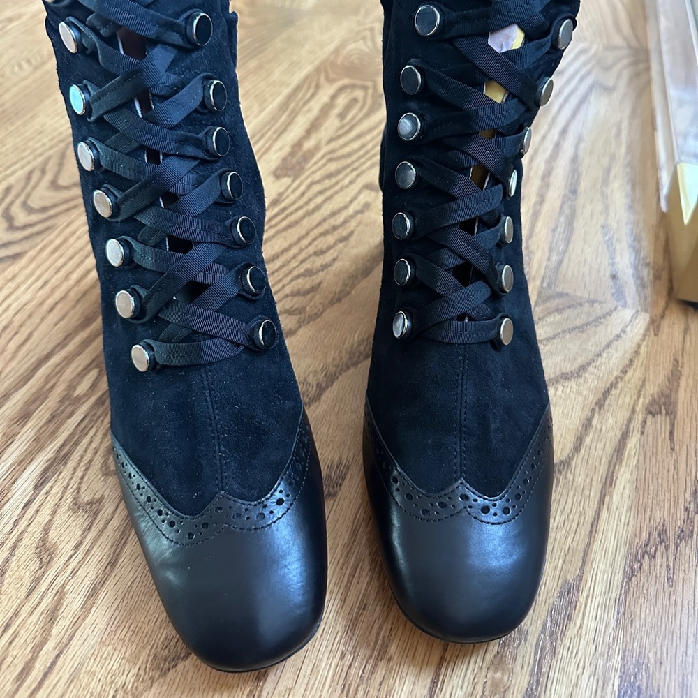 Vero Cuoio Boots - Picture 2 of 7